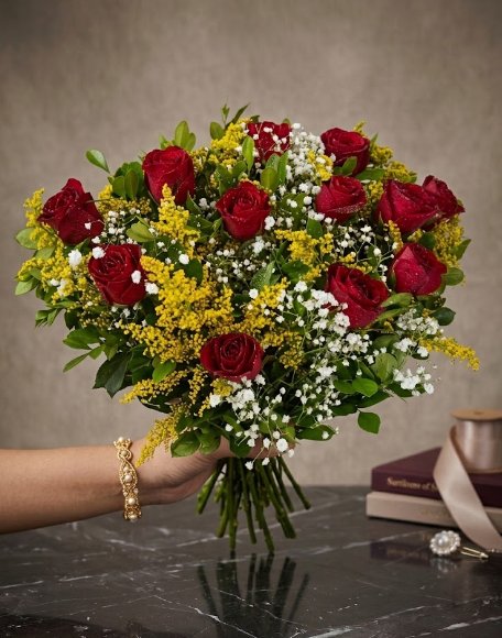 Bouquet com 12 rosas vermelhas