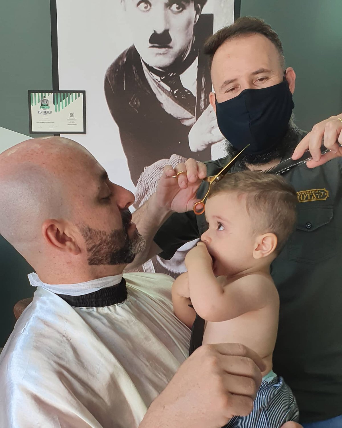 Pai e filho, na mesma cadeira