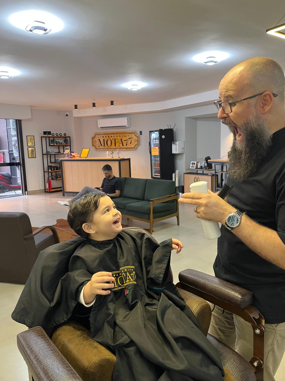 Primeiro corte de criança na Barbearia Mota77